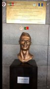 Popiersie Cristiano Ronaldo na lotnisku na Maderze