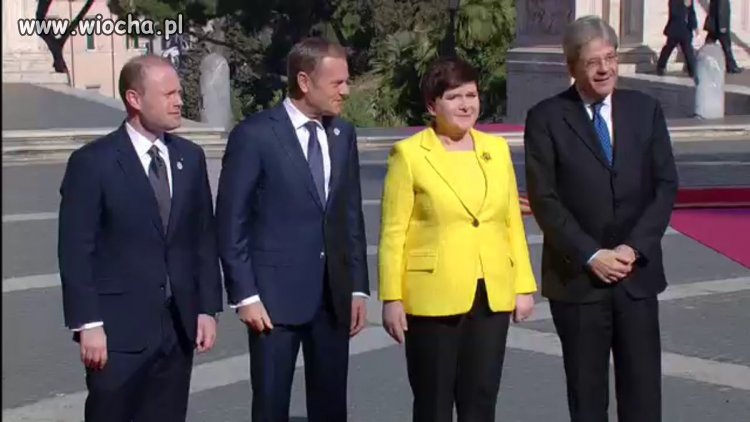 Donald,czyż w tym żółtym kolorze nie jestem sexy ?