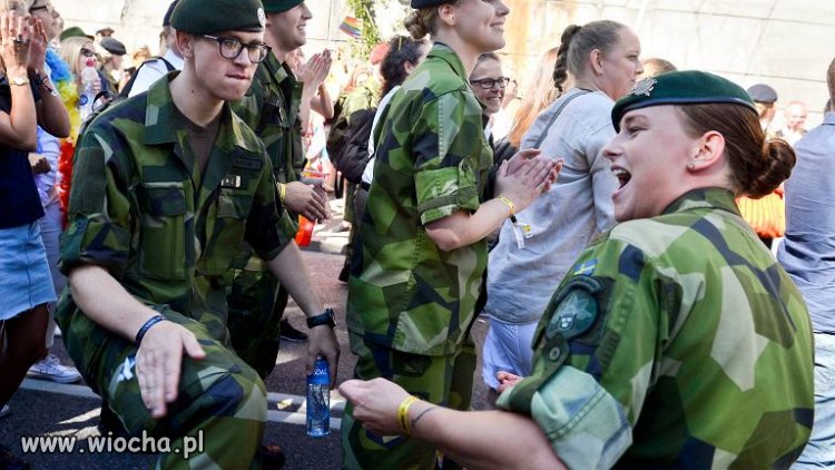 Szwecja wprowadza obowiązkową służbę wojskową.
