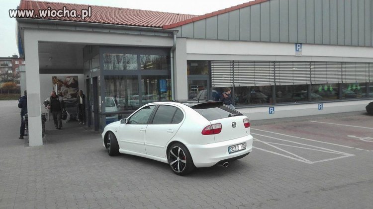 Za wąski wjazd...