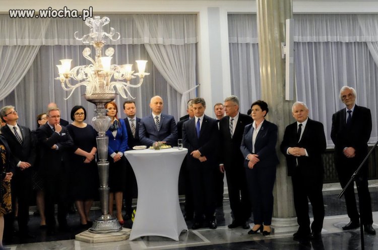 Wesołych Świat Wiekiejnocy życzy PiS 