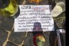 Pobożni patrioci porozkładali ulotki na grobach 