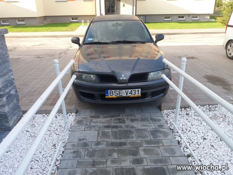 Tak się parkuje w Augustowie 
