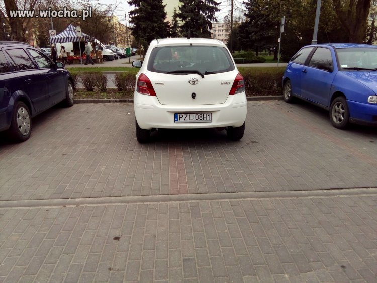 Szerokie auto potrzebuje miejsca
