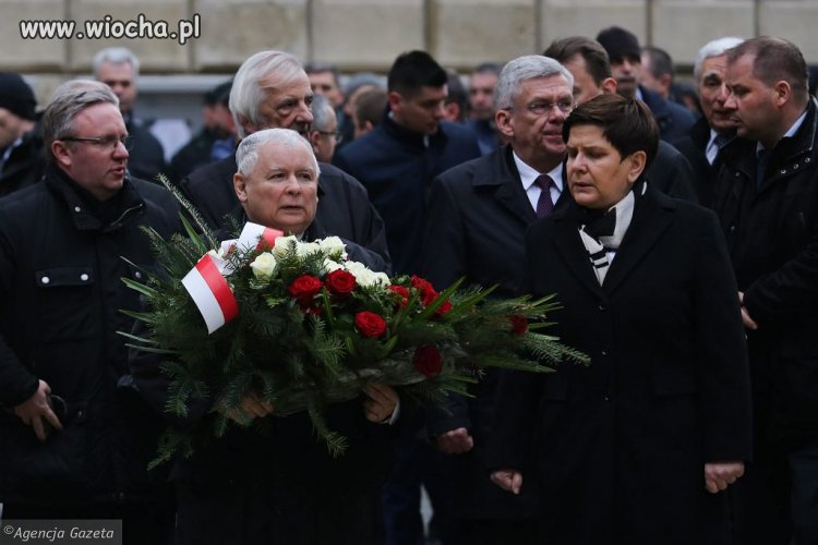 Powitanie "króla Europy" przez naczelnika i świtę