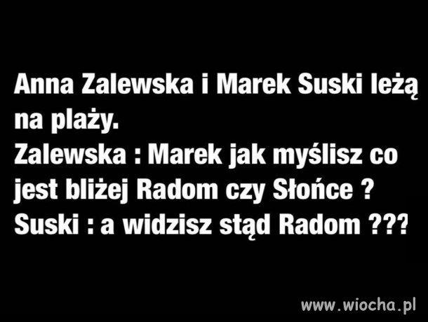  Zalewska i Suski leżą na plaży