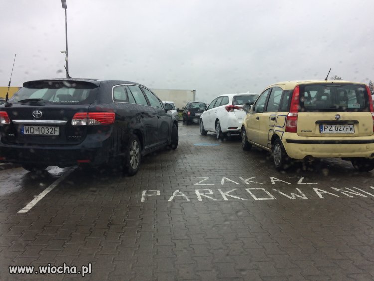 Zaparkował