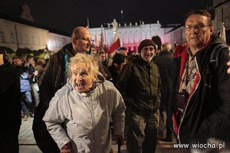 Tymczasem podczas miesięcznicy