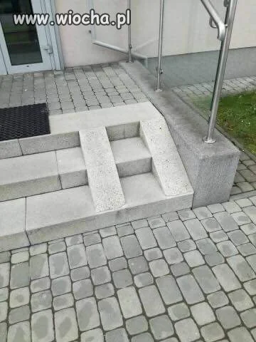 Podjazd dla inwalidów w Nowym Sączu