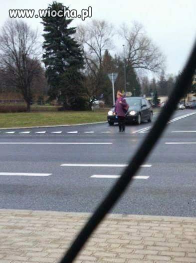 Znak "ustąp pierwszeństwa"