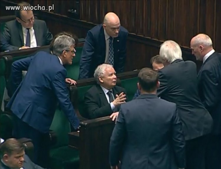 I kupcie mi jeszcze białe wino i białe róże 