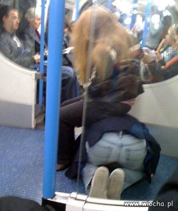 Muzułmanin zaczął się modlić w metrze? 