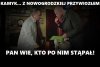 Trzymając w ręku