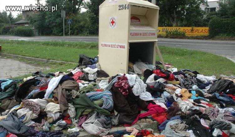Pojemnik na odzież używaną zniszczony przez rumunów