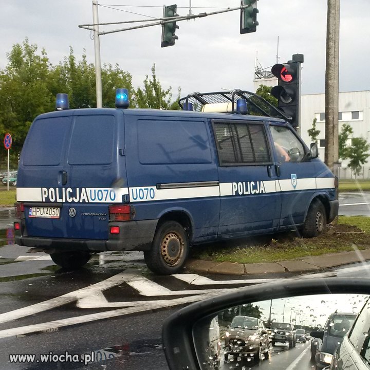 Policja uczy: jedź bezpiecznie