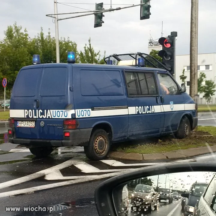 Policja uczy: jedź bezpiecznie