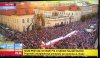 TVPis : pod pałacem zebrało sie kilkaset osób 