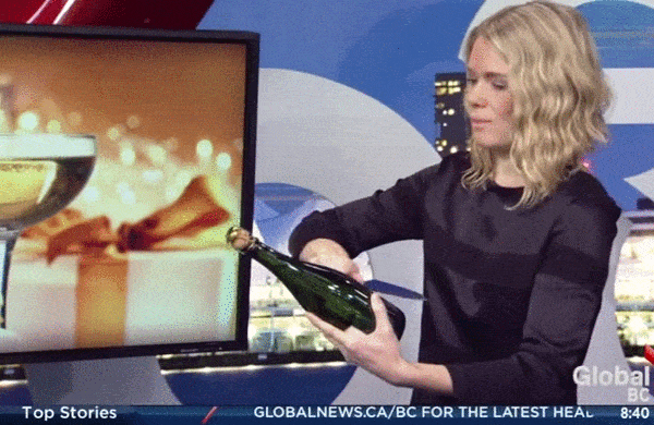 Solidnie otworzyła tego szampana