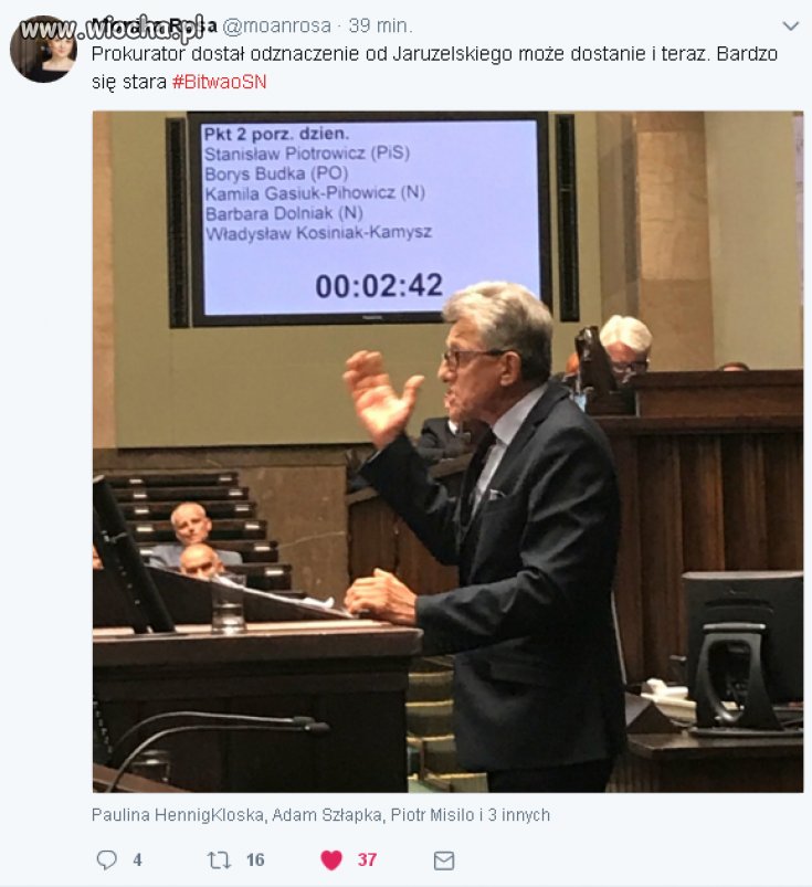 A komuniści nadal w pierwszym szeregu 