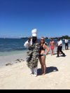 Sprzedawca marihuany na plaży w Jamajce 