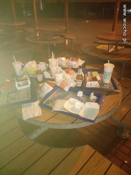 McDonalds nocą
