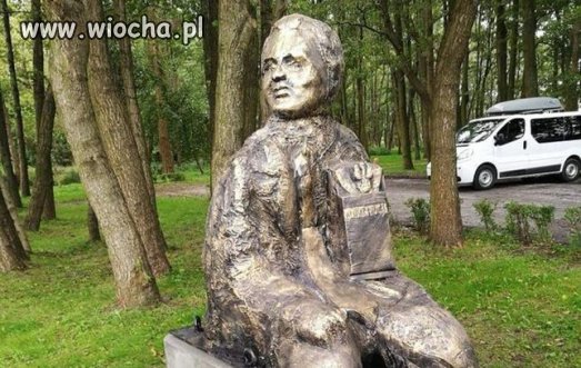 Pis postawił pomnik i nie wie komu