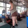 W autobusie.