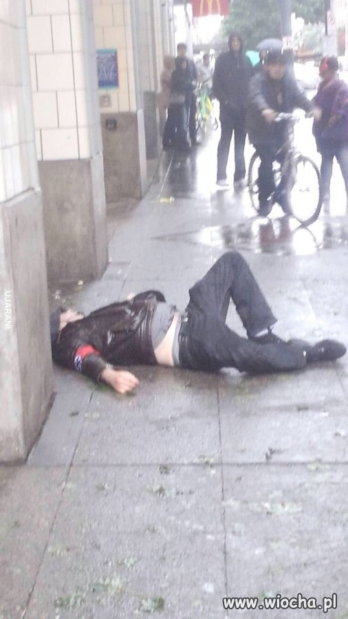 Tak się zwalcza neonazizm-krótko,prosto w r...