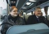 Autobus , czerwony po ulicach mego miasta mknie