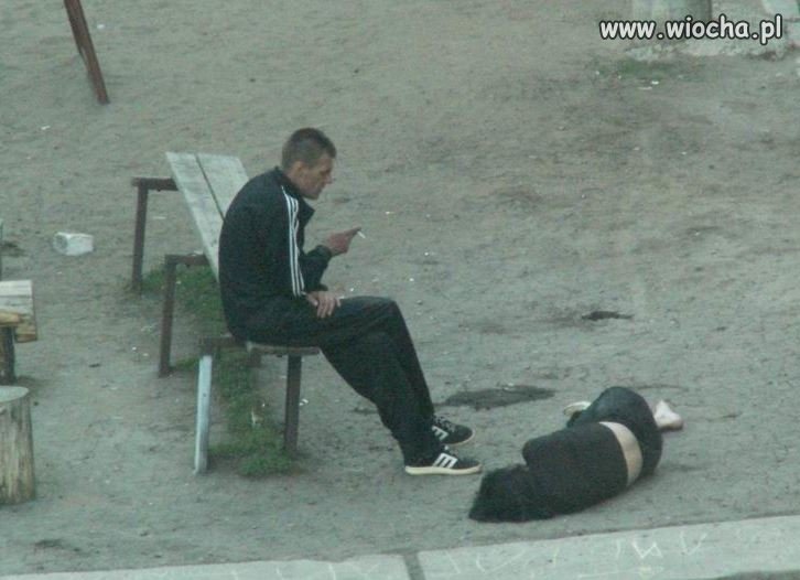 A on patrzył na nią tak jak zawsze...