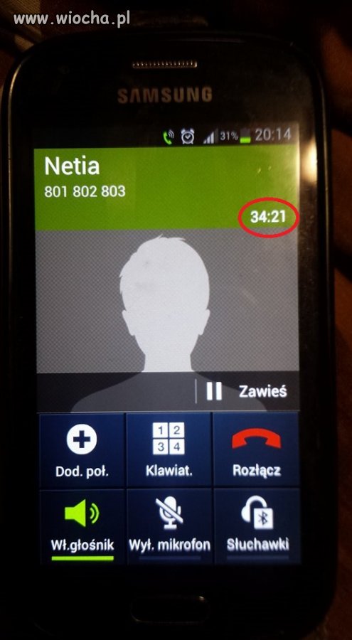 Oczekiwanie na połączenie z konsultantem
