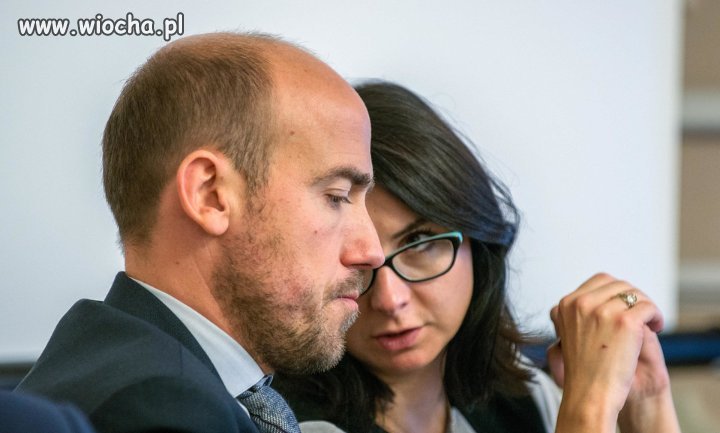 Ucho prezesa uderza w opozycję