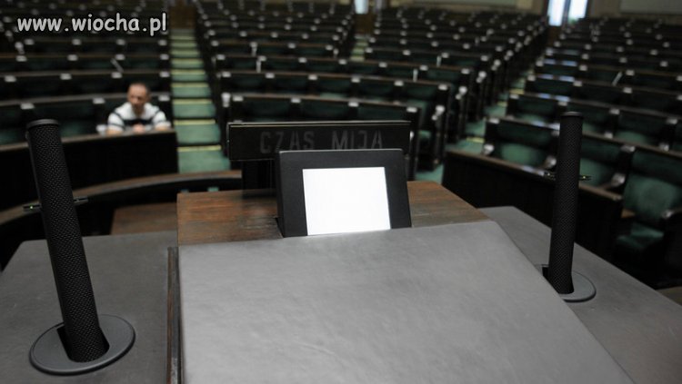 Wprowadzić w Sejmie zakaz serwowania alkoholu