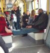 Żul jedzie w tramwaju 