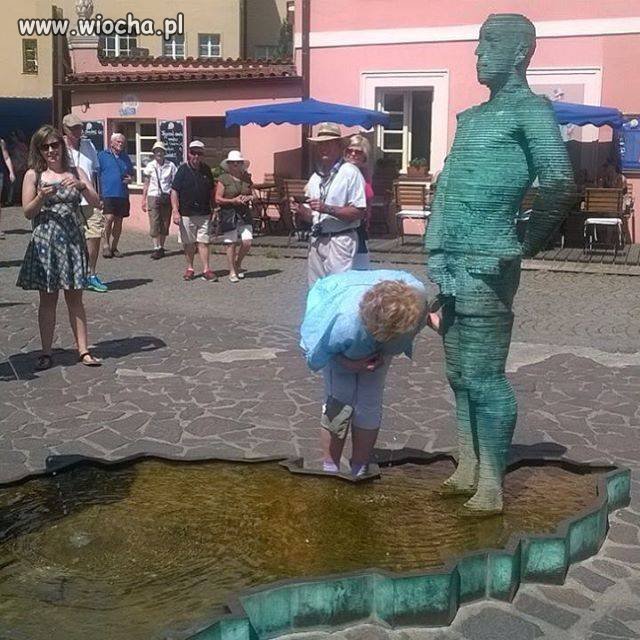 Łyk wody dla ochłody.