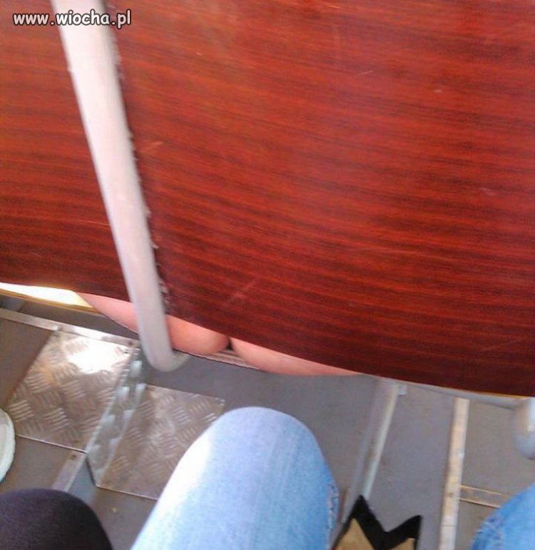 W pewnym autobusie