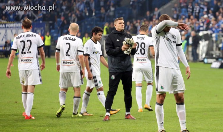 Piłkarze Legii pobici przez własnych kiboli