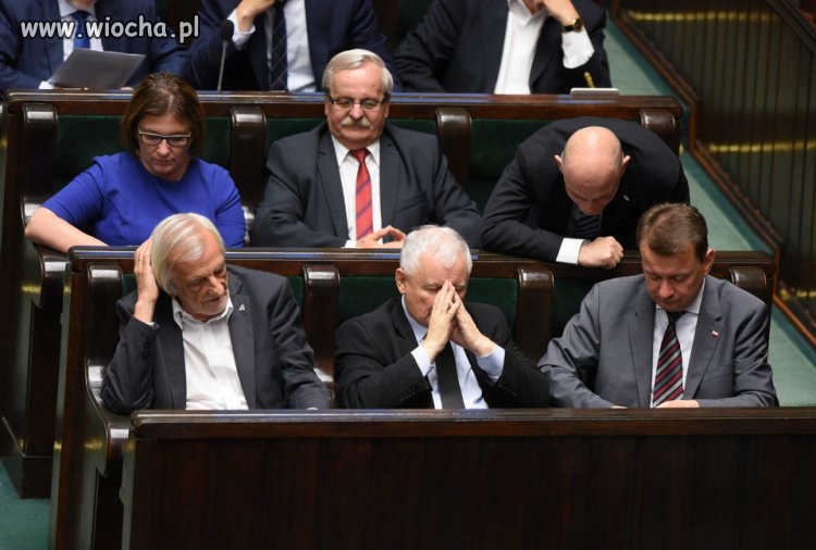 Rekonstrukcja rządu odłożona...