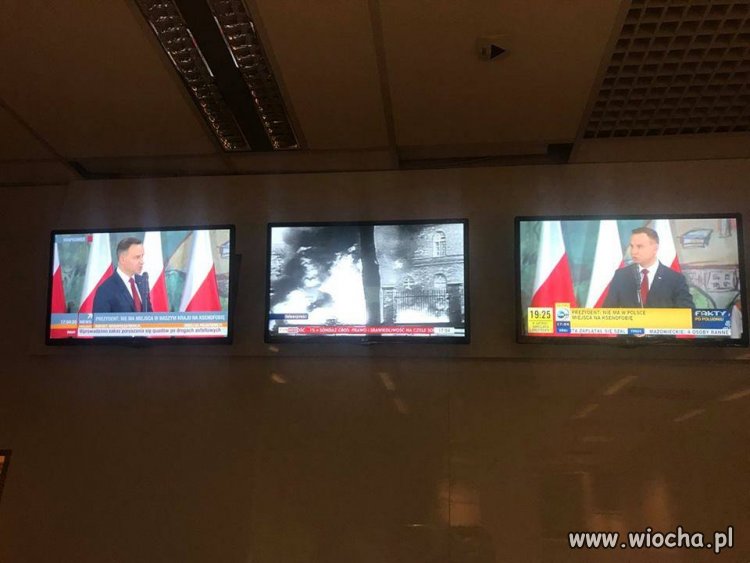 Stacje komercyjne na żywo transmitują wystąpienie 