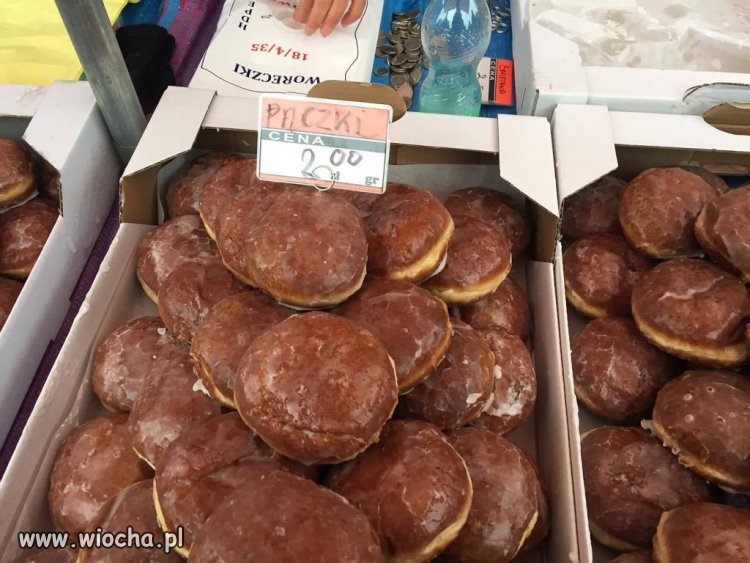 Na Cmentarzu Powązkowskim...tłusty czwartek?
