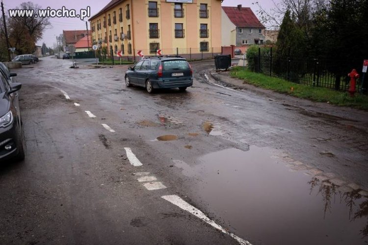 Drogowcy namalowali nowe pasy