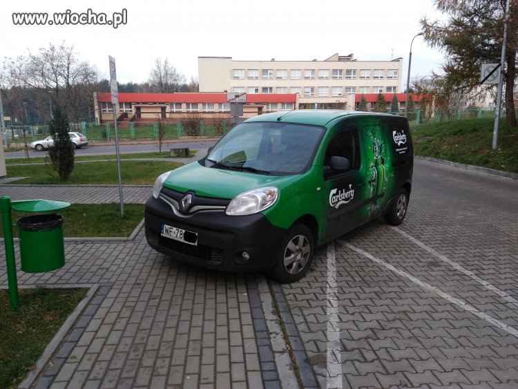 IDIOTA POD BLOKIEM