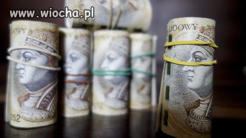 W grudniu 2016 r. średnia płaca skoczyła do 4635 zł,