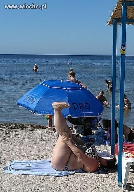 Oto, gdzie pojawia się fraza: Piec swój tyłek na morzu.
