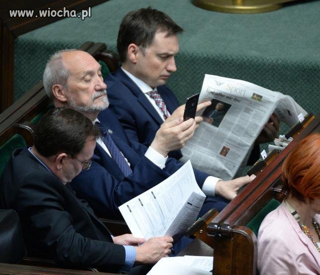 "Wojna domowa" w PiS.