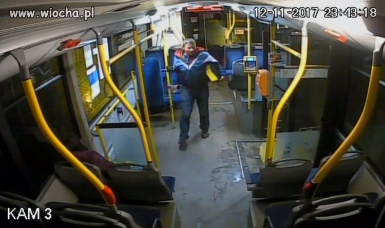 Idiota ukradł kasownik z autobusu