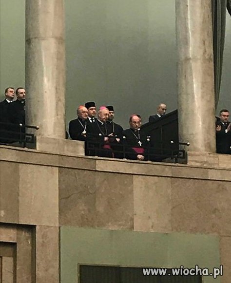 Debata nad sądami