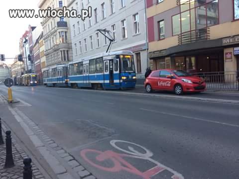 Zaparkował na torach 