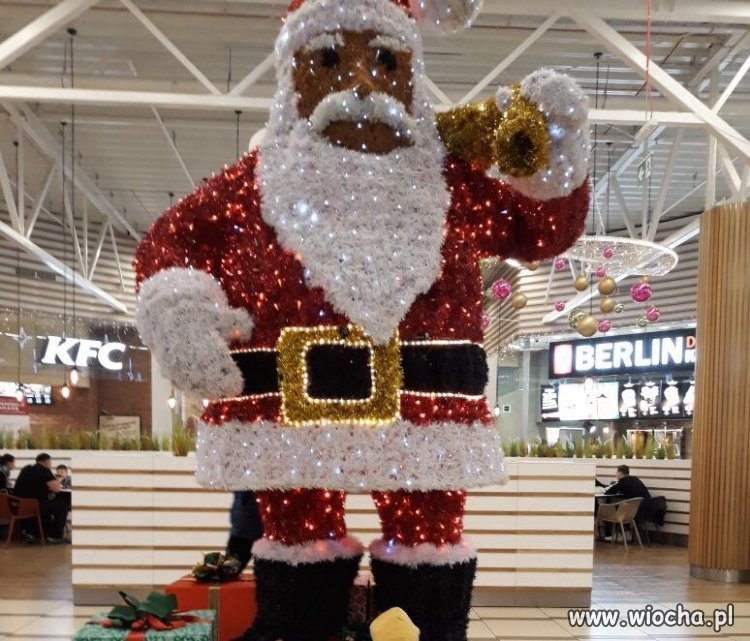 Mikołaj murzyn w galerii Auchan w Gdańsku. 