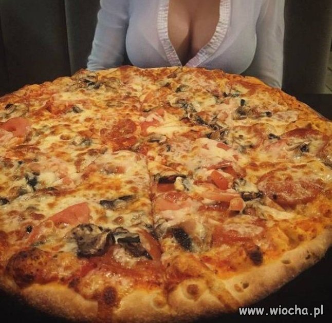 Bardzo apetyczna pizza i jaka duża